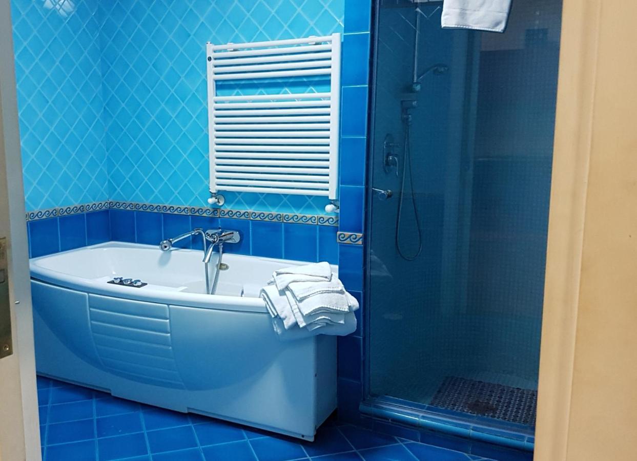 Il Salotto B&B نابولي المظهر الخارجي الصورة